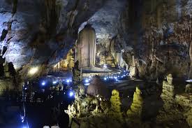 ベトナムのフォンニャ洞窟