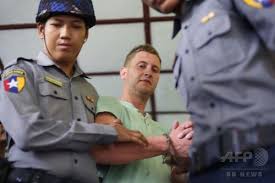 ミャンマーで拘束逮捕される外国人旅行者